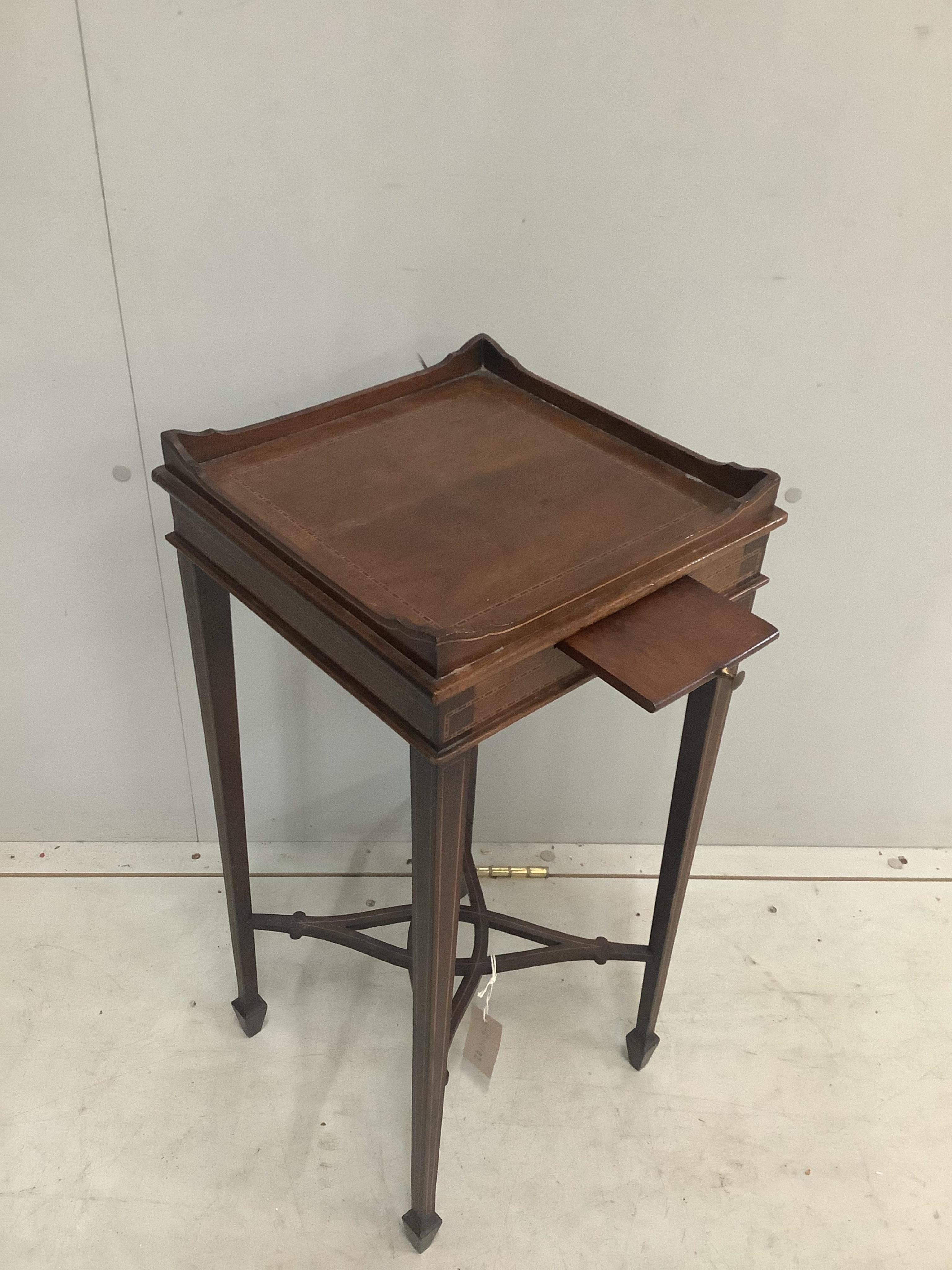 A George III style mahogany urn stand, width 30cm, depth 30cm, height 64cm